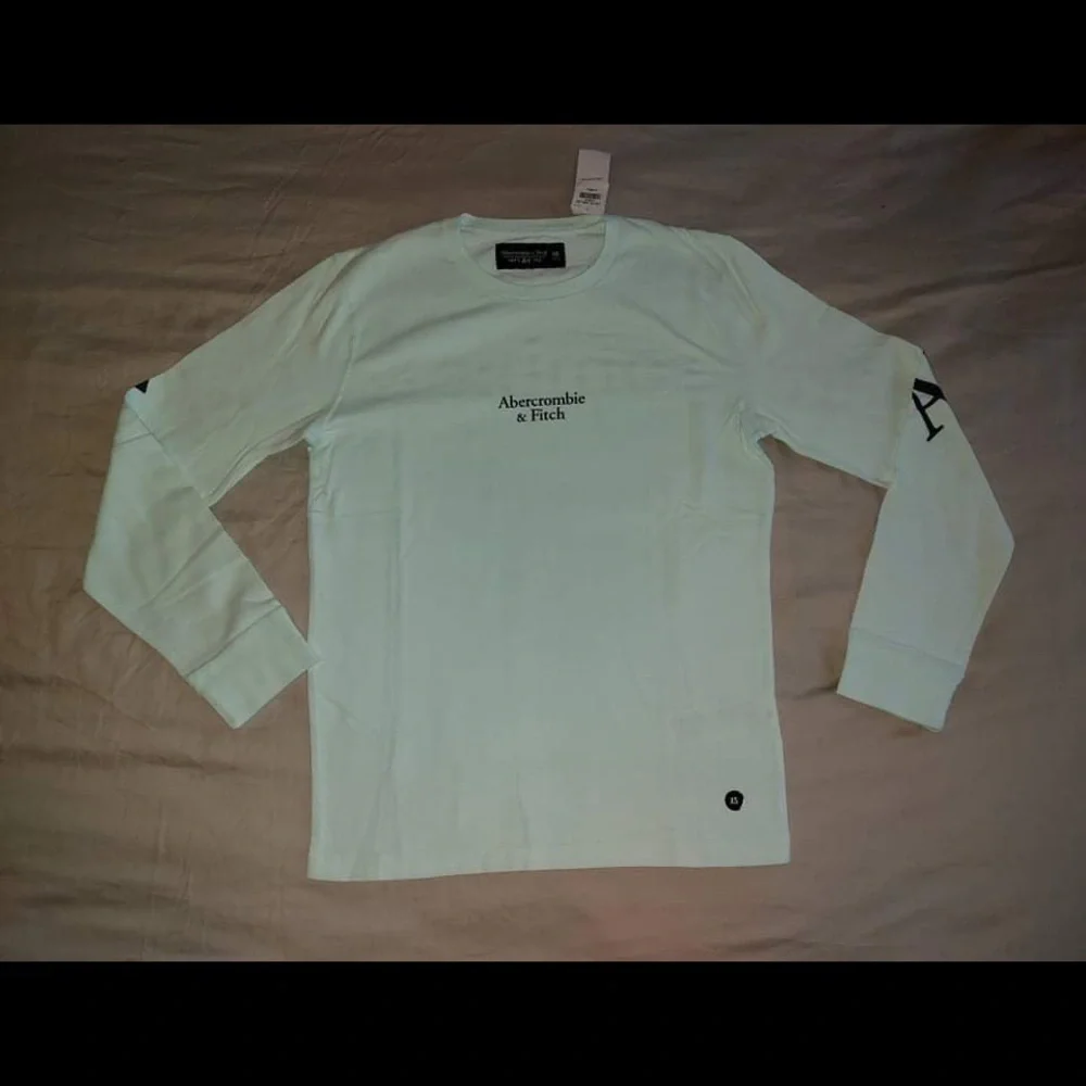 Abercrombie and Fitch Long sleeve tee size XS new